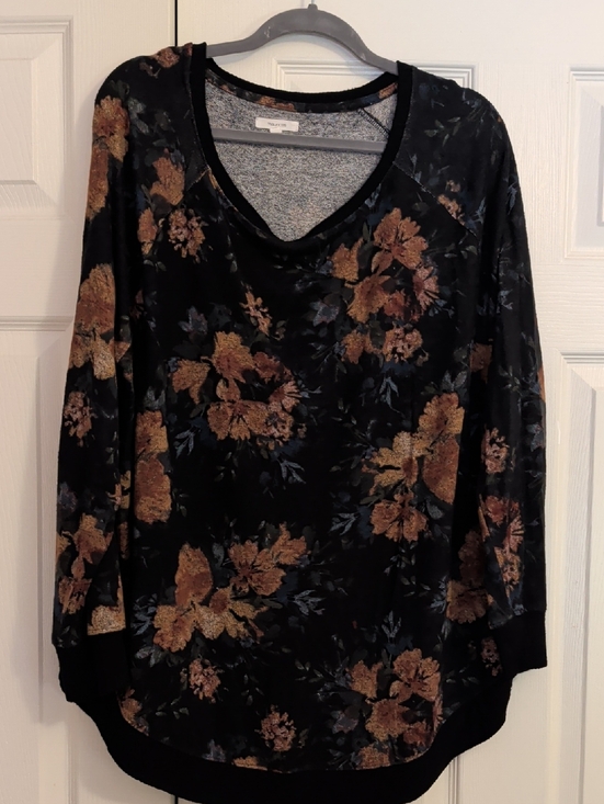 Maurices Tops - Maurices Floral V-Neck Long Sleeve Top - Black with Rust Floral EUC